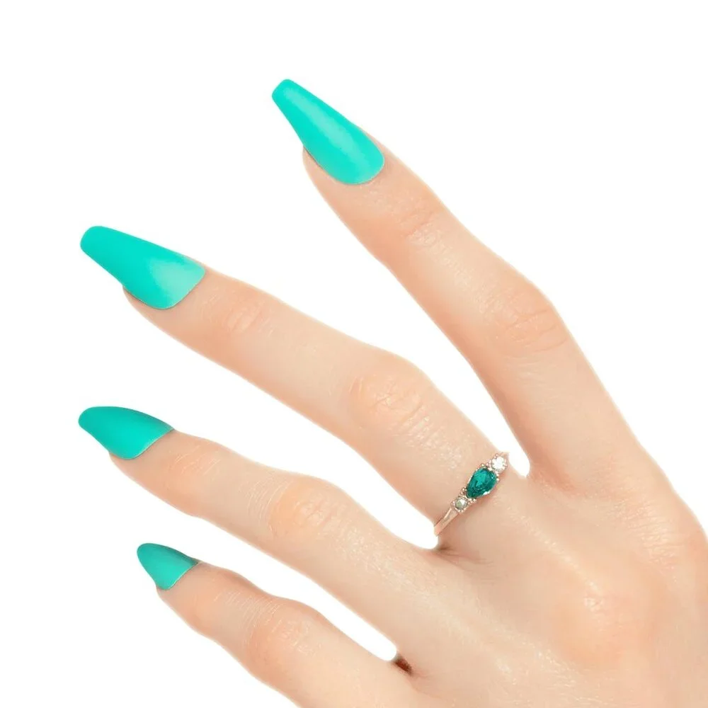 Kiss Gel Fantasy Green Long Length Nails / ST. PATRICK'S DAY